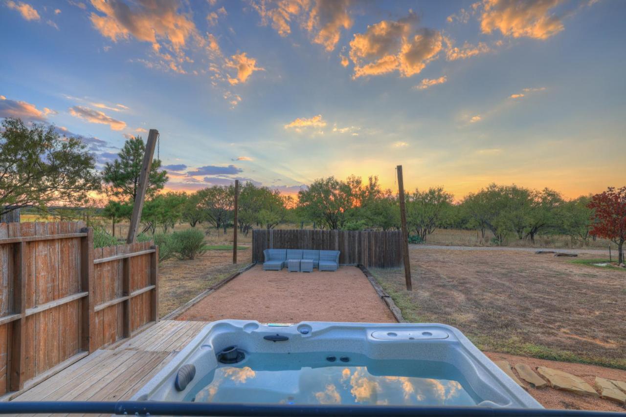 Vaughan W/Hot Tub And Grill Fredericksburg Exterior foto